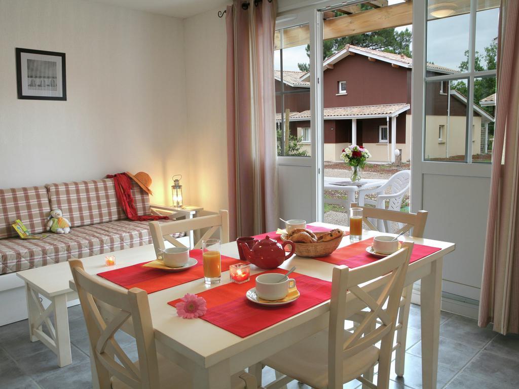 Residence Nemea Les Rives De Saint Brice อาเรส ภายนอก รูปภาพ
