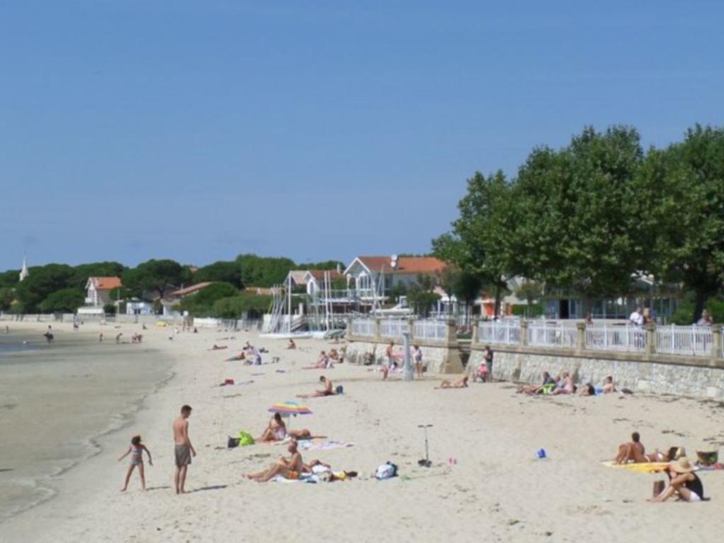 Residence Nemea Les Rives De Saint Brice อาเรส ภายนอก รูปภาพ