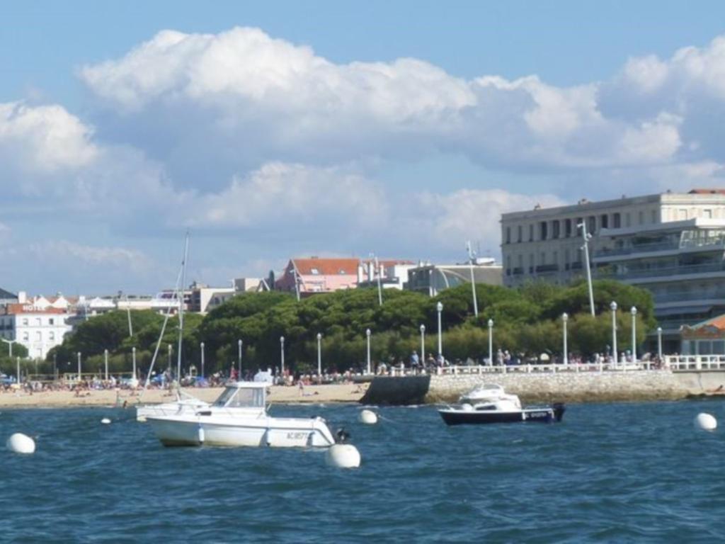 Residence Nemea Les Rives De Saint Brice อาเรส ภายนอก รูปภาพ