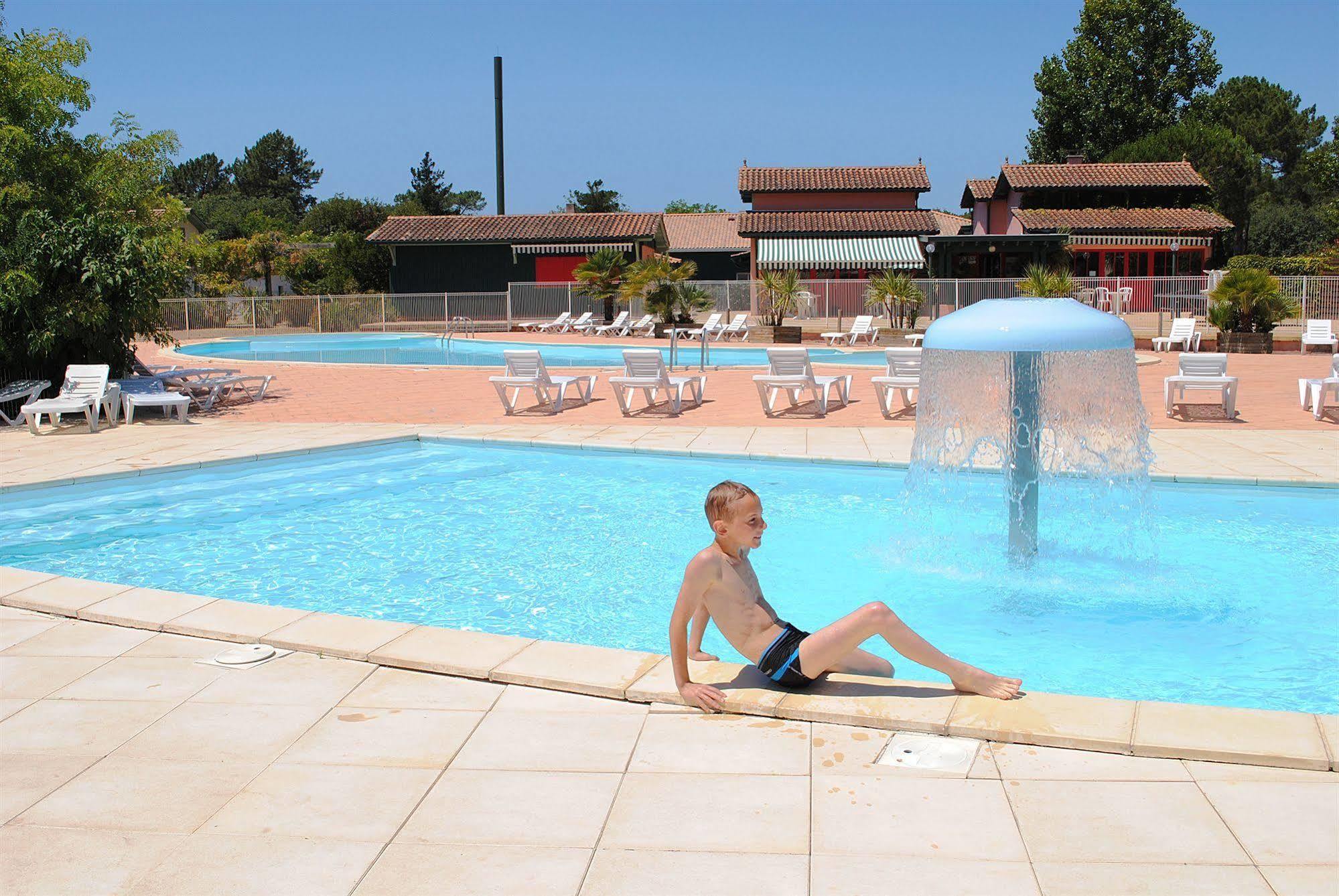Residence Nemea Les Rives De Saint Brice อาเรส ภายนอก รูปภาพ