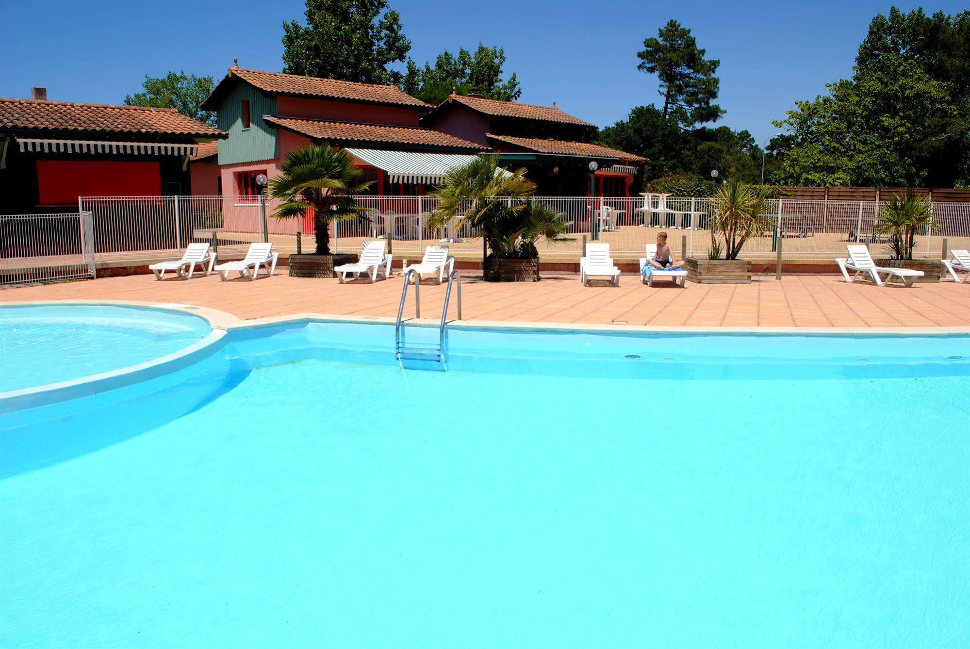 Residence Nemea Les Rives De Saint Brice อาเรส ภายนอก รูปภาพ