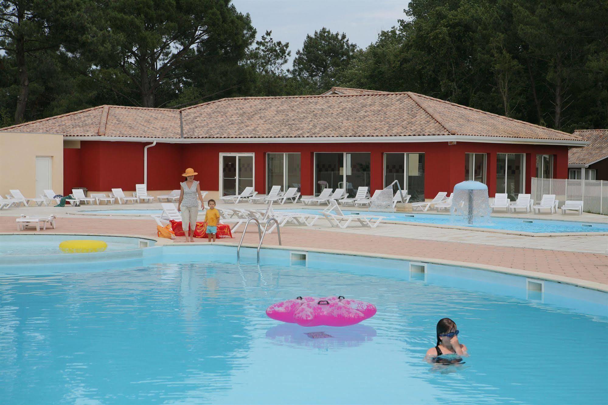 Residence Nemea Les Rives De Saint Brice อาเรส ภายนอก รูปภาพ