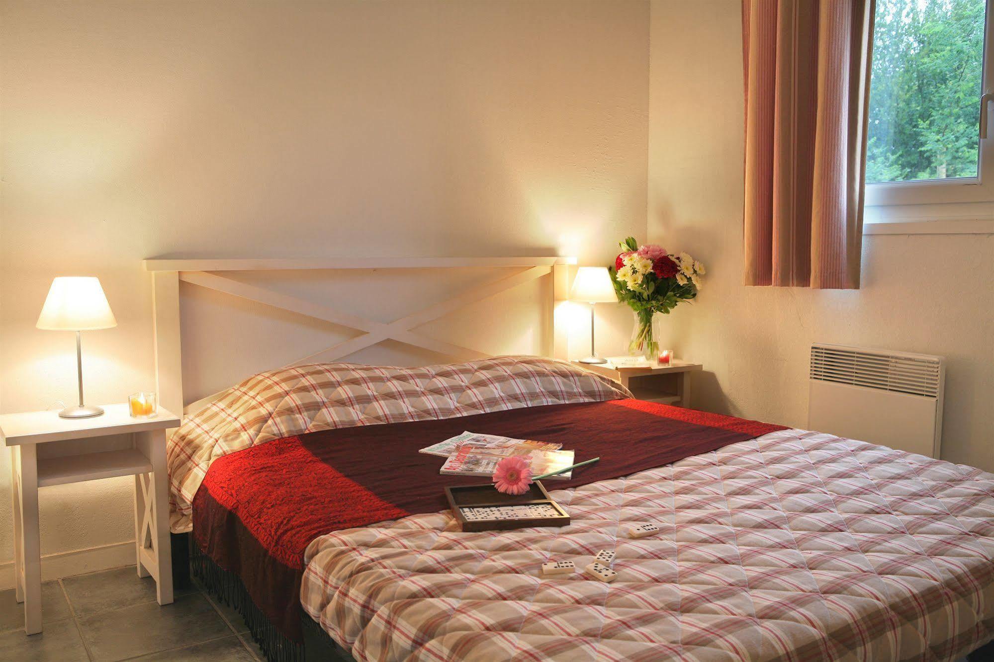 Residence Nemea Les Rives De Saint Brice อาเรส ภายนอก รูปภาพ