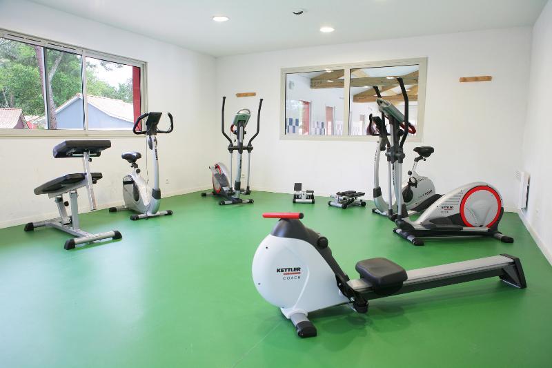 Residence Nemea Les Rives De Saint Brice อาเรส ภายนอก รูปภาพ